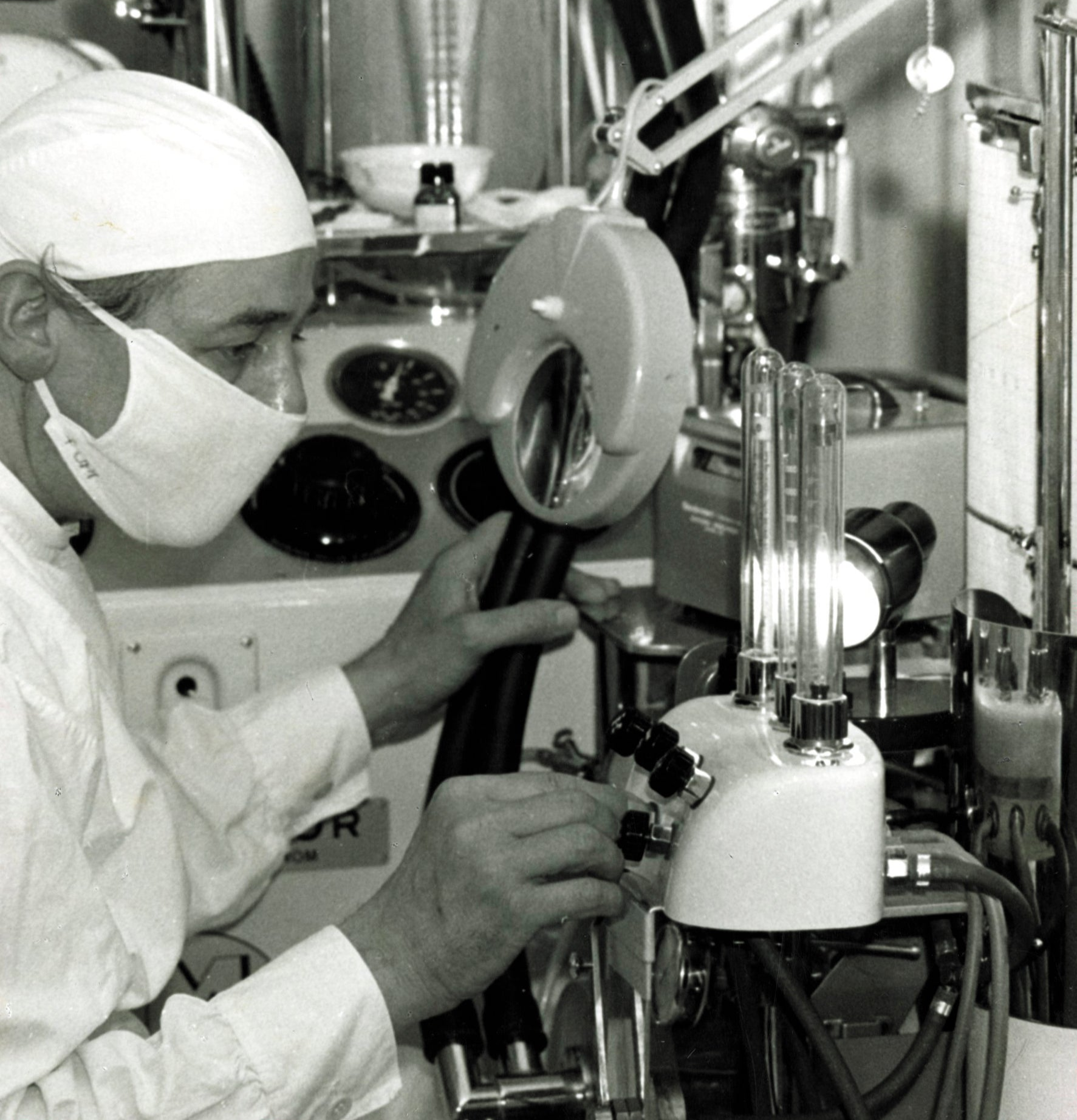 Over 40 years ago, Dr. Herzog discovered a formula to stabilize oxygen in skincare cream, boosting collagen and elastin production to renew, tighten, plump, and strengthen aging skin.